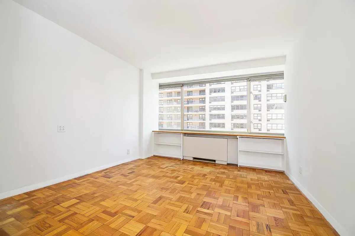 Empty room before staging